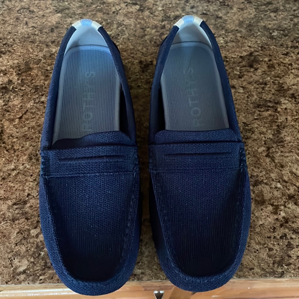 Rothy’s “The diver” in navy blue.